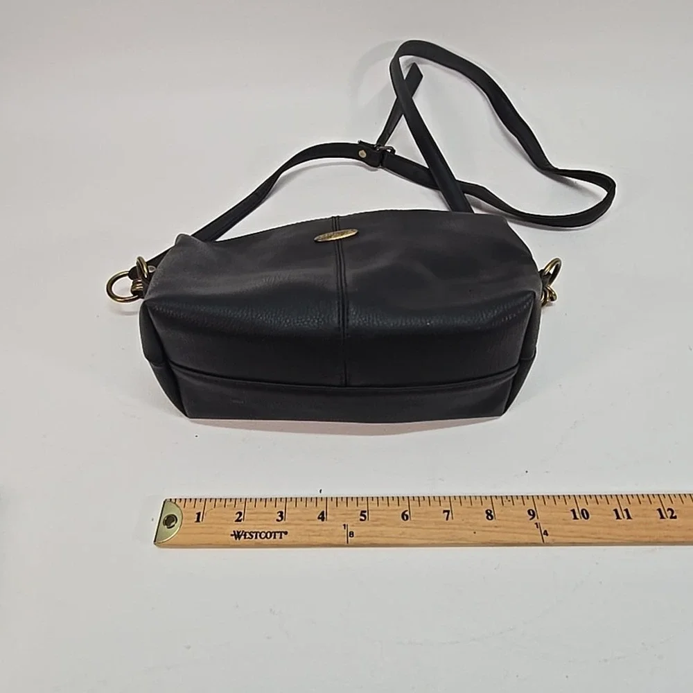 Liz Claiborne Black Leather Shoulder Bag Gold Hardware Logo‎ Women's Handbag